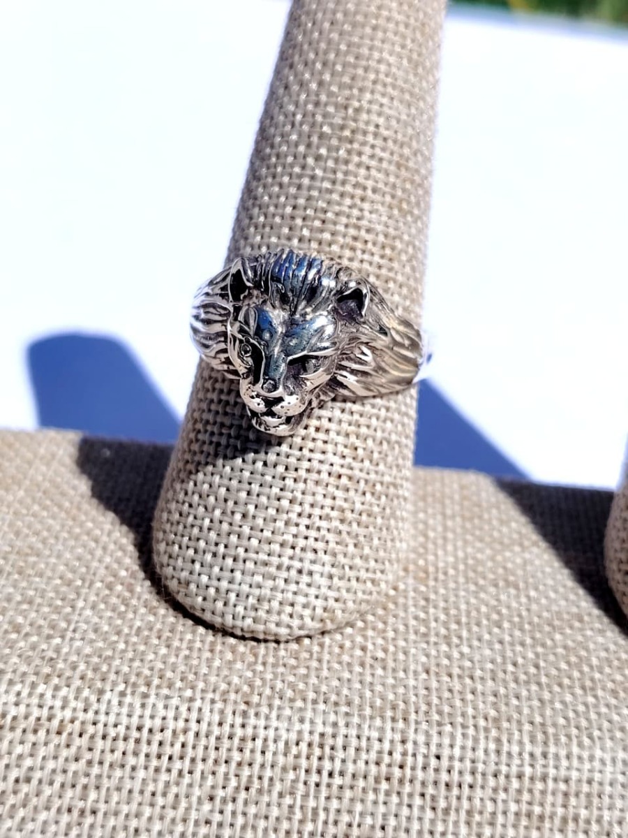 Anillo León
